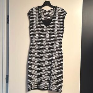 Knit sheath dress in tones of black/white